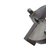 Componente complesso in metallo prodotto con tecniche di saldobrasatura che evidenziano le differenze con brasatura e saldatura