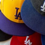 Cappellini con logo squadra di basket realizzato con tecnologie di personalizzazione che sfruttano taglio e ricamo laser su tessuto